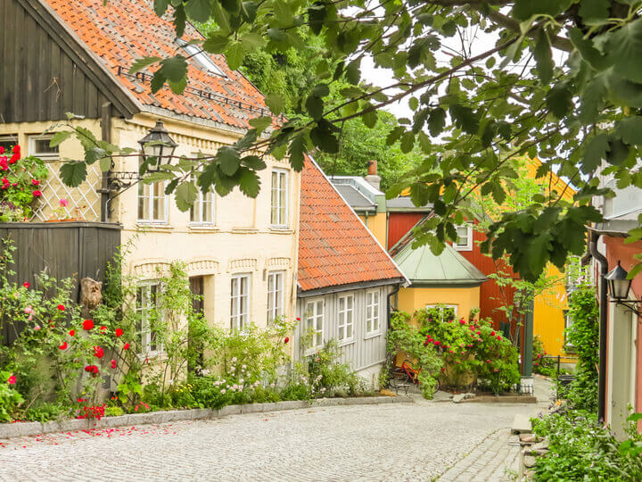 Mange investerer i en sekundærbolig i stedet for i banken. Normalt sett er den reele verdien av en sekundærbolig i prisstigningen på boligmarkedet.